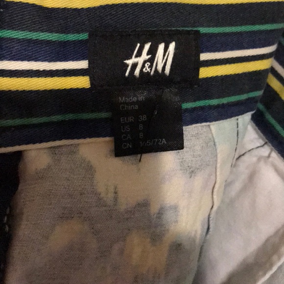 H&M Floral Printed Skirt with Pockets - Picture 3 of 3